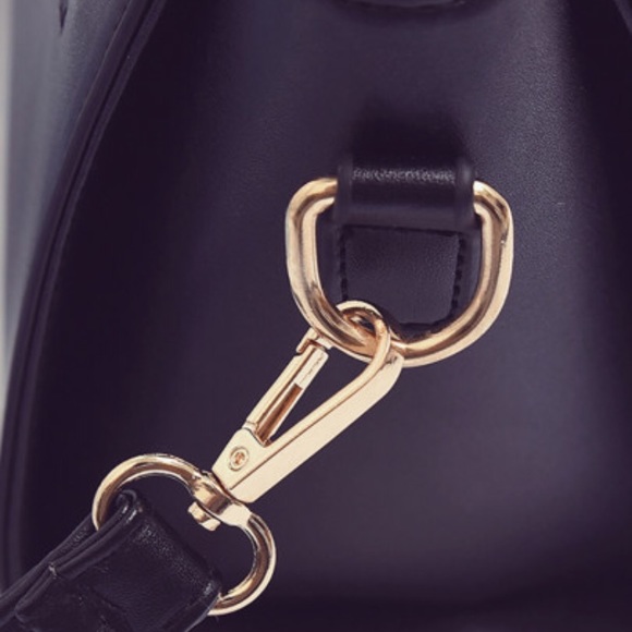 🎁 Lipstick Chain Clasp Crossbody Bag - Picture 4 of 5